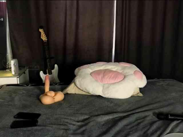 RoxyCrush webcam