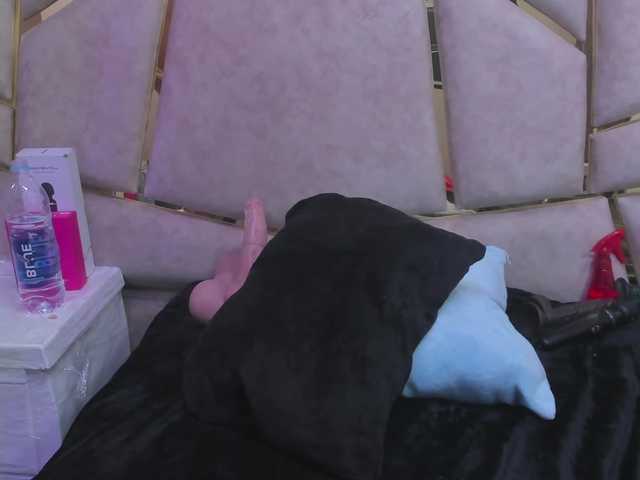 Cloe-candy's BongaCams show and profile