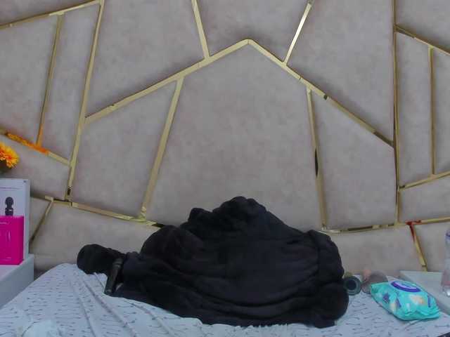 Cloe-candy's BongaCams show and profile