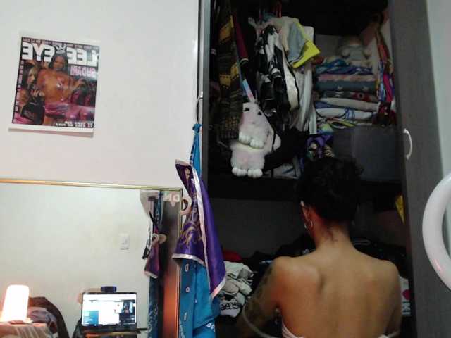 AlinaWoolf's BongaCams show and profile