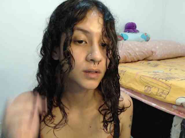 AlinaWoolf webcam