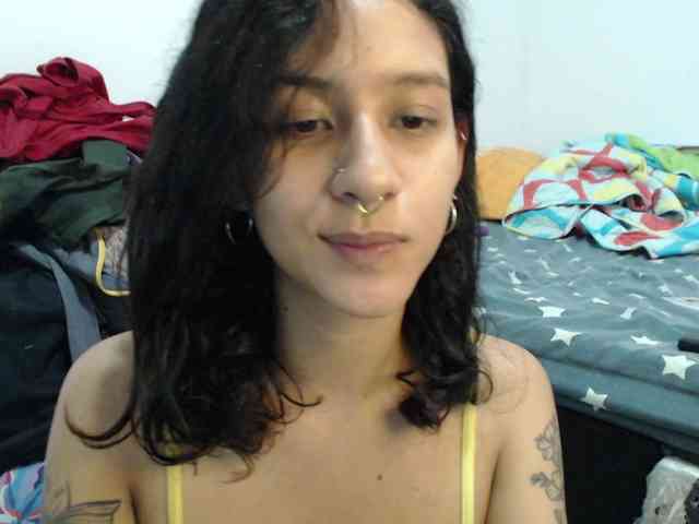 AlinaWoolf webcam