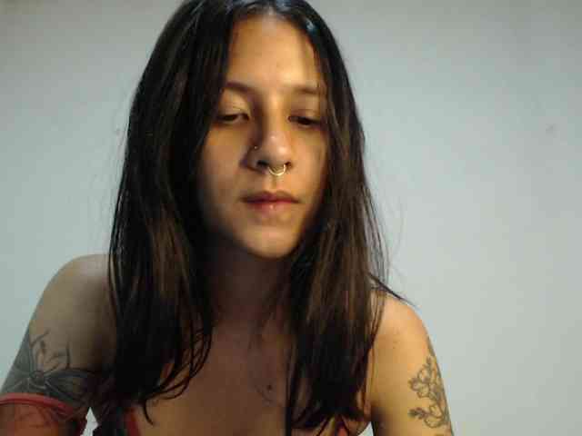 AlinaWoolf webcam