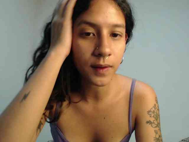 AlinaWoolf webcam