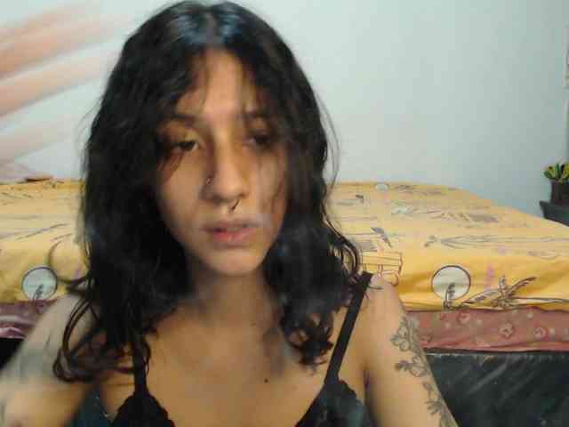 AlinaWoolf webcam