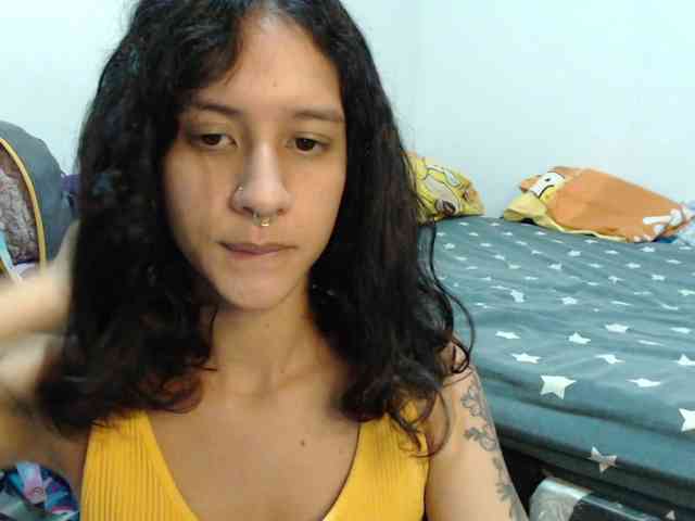 AlinaWoolf webcam