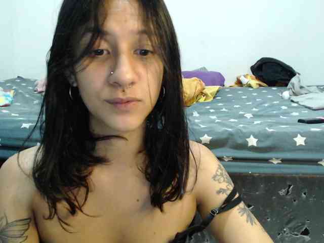 AlinaWoolf webcam