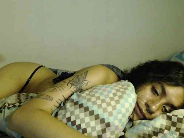 AlinaWoolf webcam