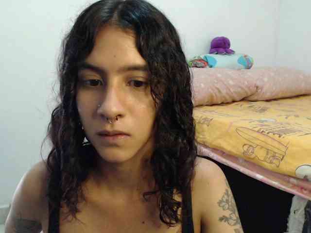 AlinaWoolf webcam