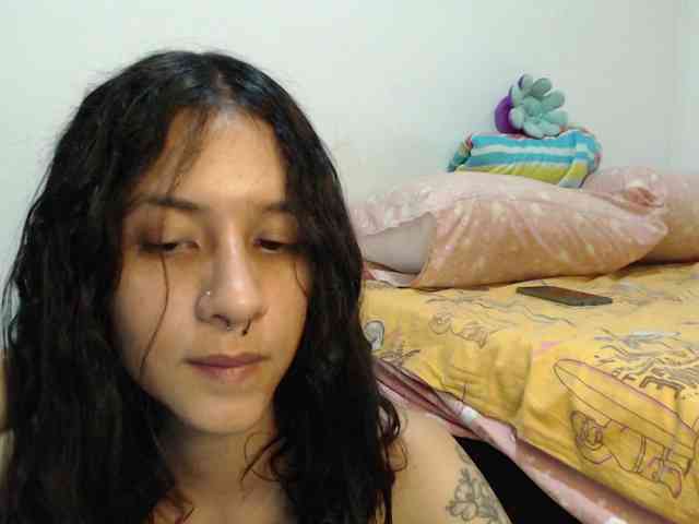 AlinaWoolf webcam