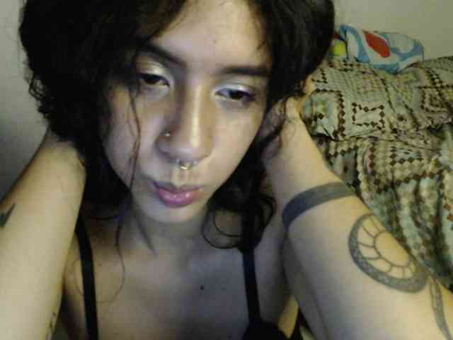 AlinaWoolf webcam