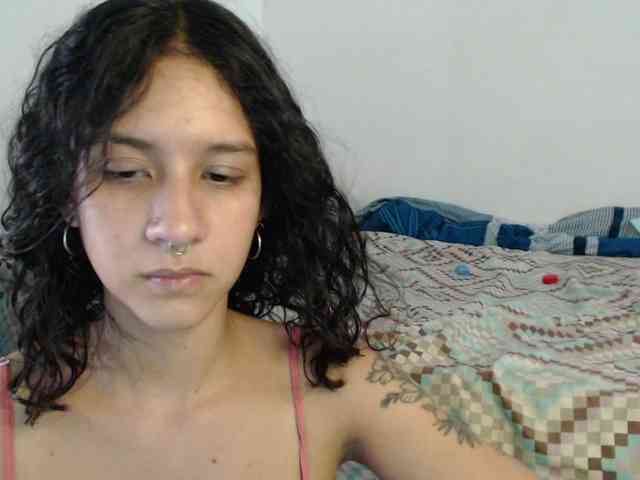 AlinaWoolf webcam