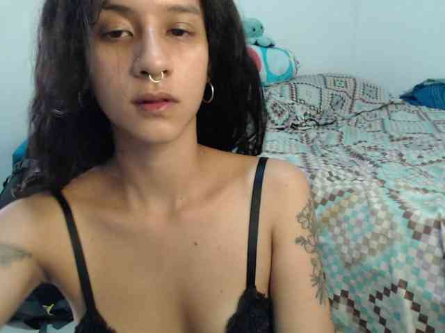 AlinaWoolf webcam