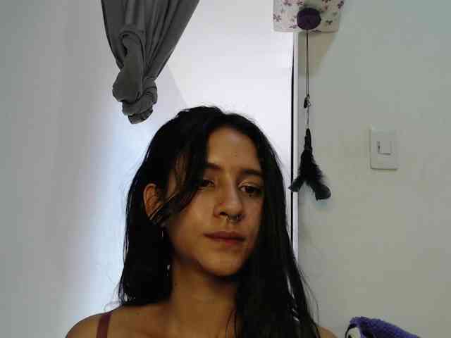 AlinaWoolf webcam