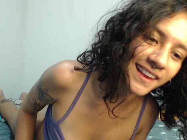 AlinaWoolf webcam