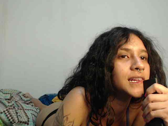 AlinaWoolf webcam