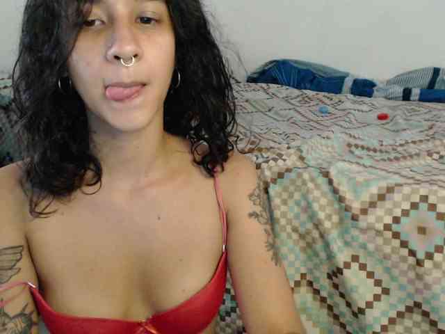 AlinaWoolf webcam