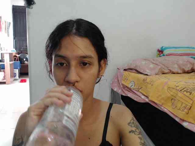 AlinaWoolf webcam
