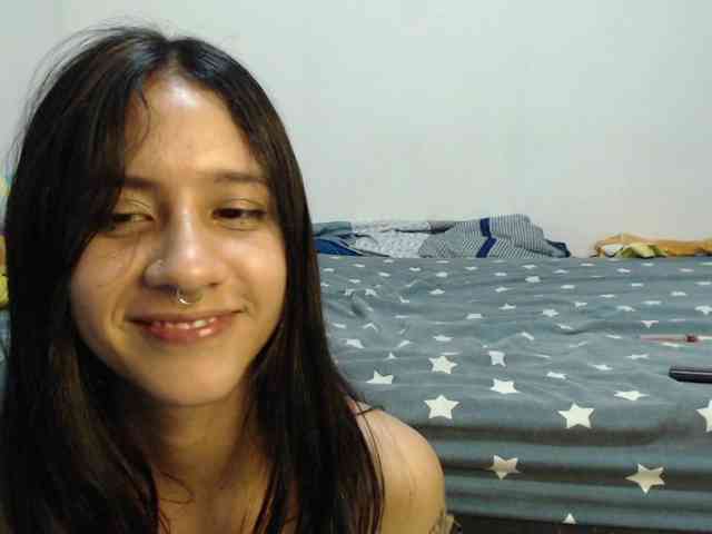 AlinaWoolf webcam