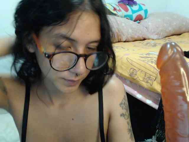 AlinaWoolf webcam