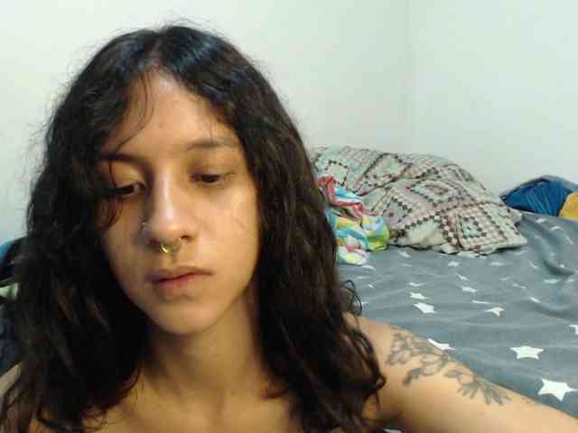 AlinaWoolf webcam