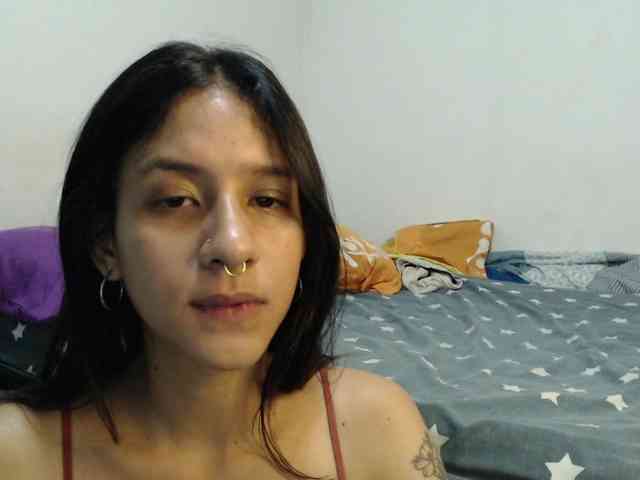 AlinaWoolf webcam