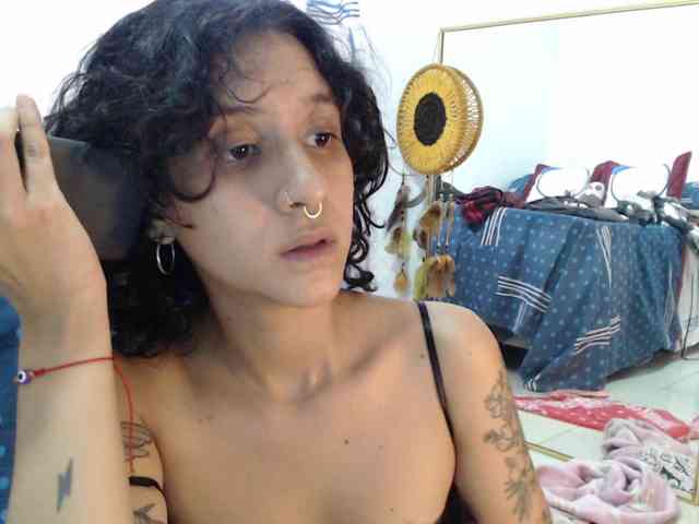 AlinaWoolf bongacams