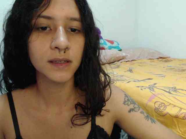 AlinaWoolf webcam