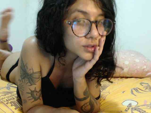 AlinaWoolf webcam