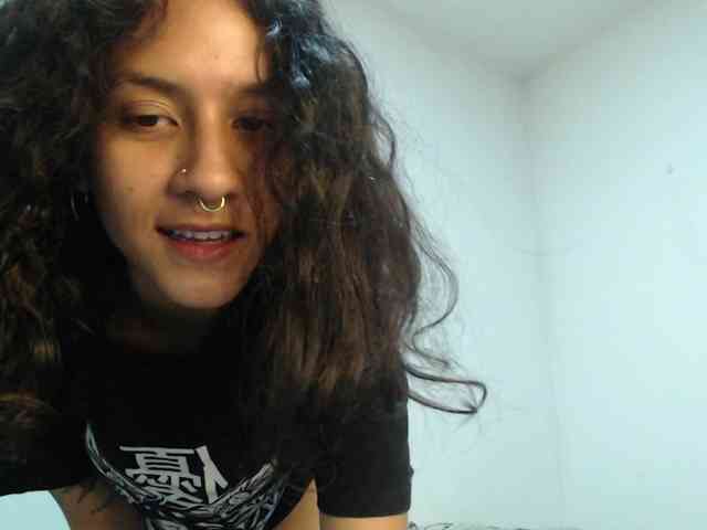 AlinaWoolf webcam