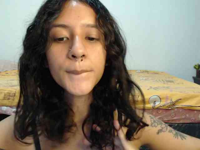 AlinaWoolf webcam