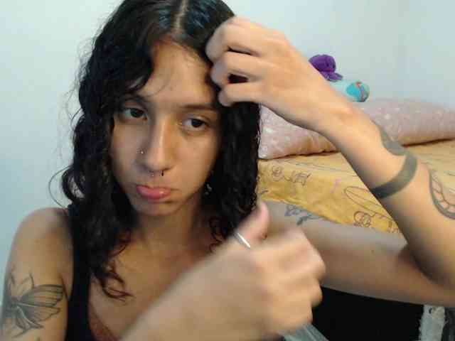 AlinaWoolf webcam
