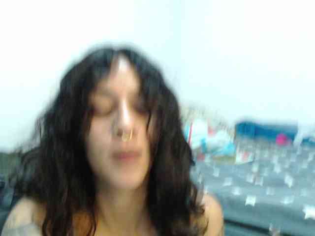 AlinaWoolf webcam