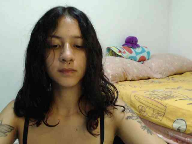AlinaWoolf webcam