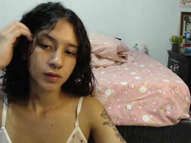 AlinaWoolf webcam