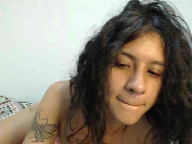 AlinaWoolf webcam