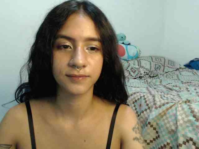 AlinaWoolf webcam