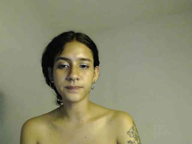 AlinaWoolf webcam