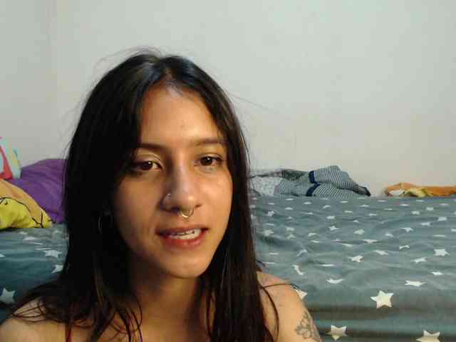 AlinaWoolf webcam