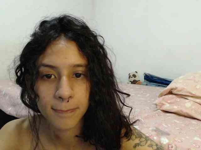 AlinaWoolf webcam