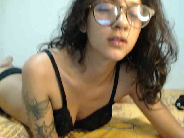 AlinaWoolf webcam