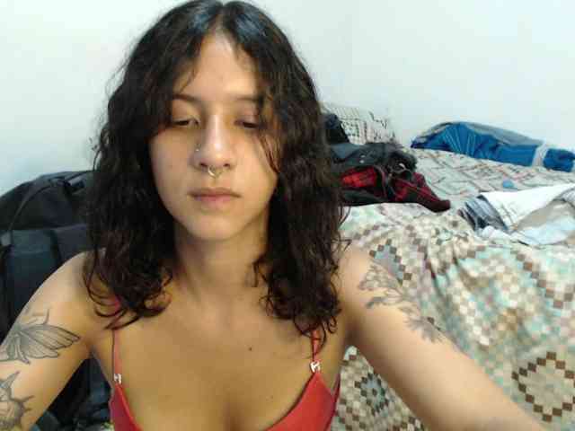 AlinaWoolf webcam