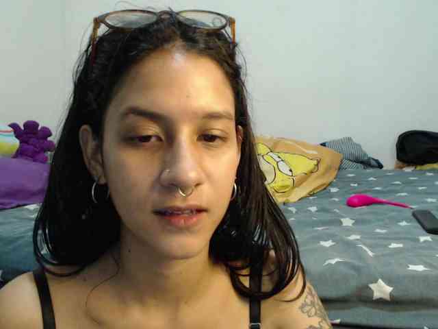 AlinaWoolf webcam