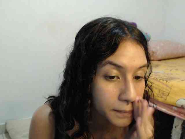 AlinaWoolf webcam