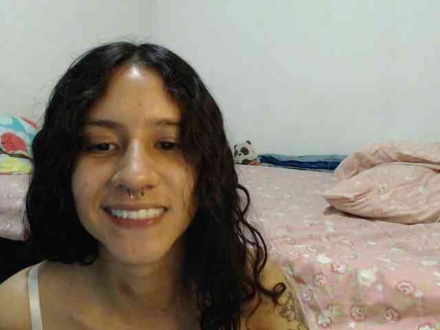 AlinaWoolf webcam