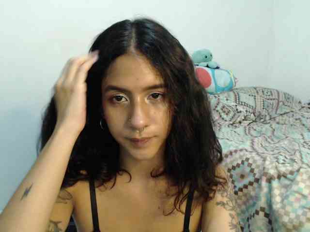 AlinaWoolf webcam