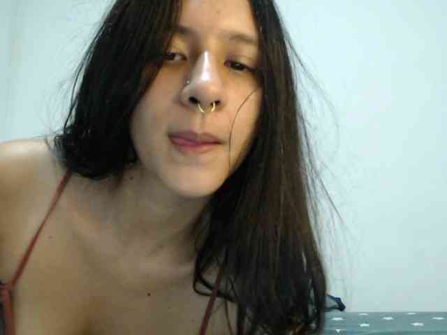 AlinaWoolf webcam