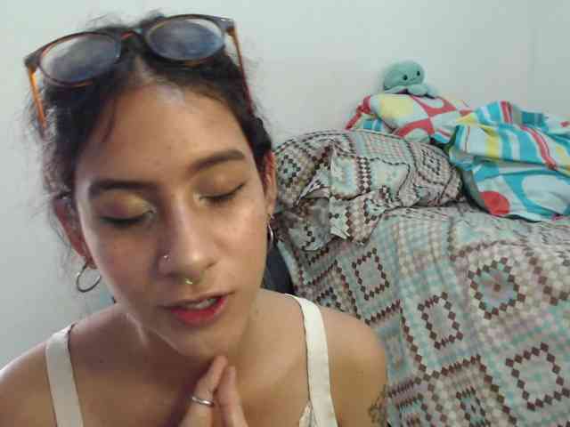 AlinaWoolf webcam