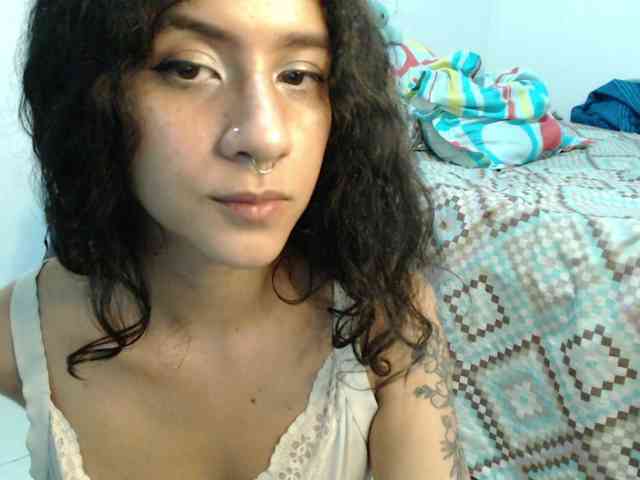 AlinaWoolf webcam