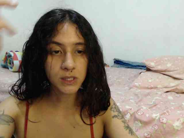 AlinaWoolf webcam